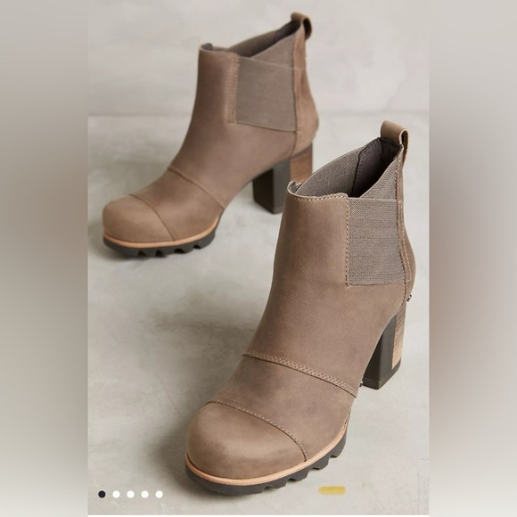 Sorel Shoes - Sorel Addington Heeled Chelsea Boots Size 9